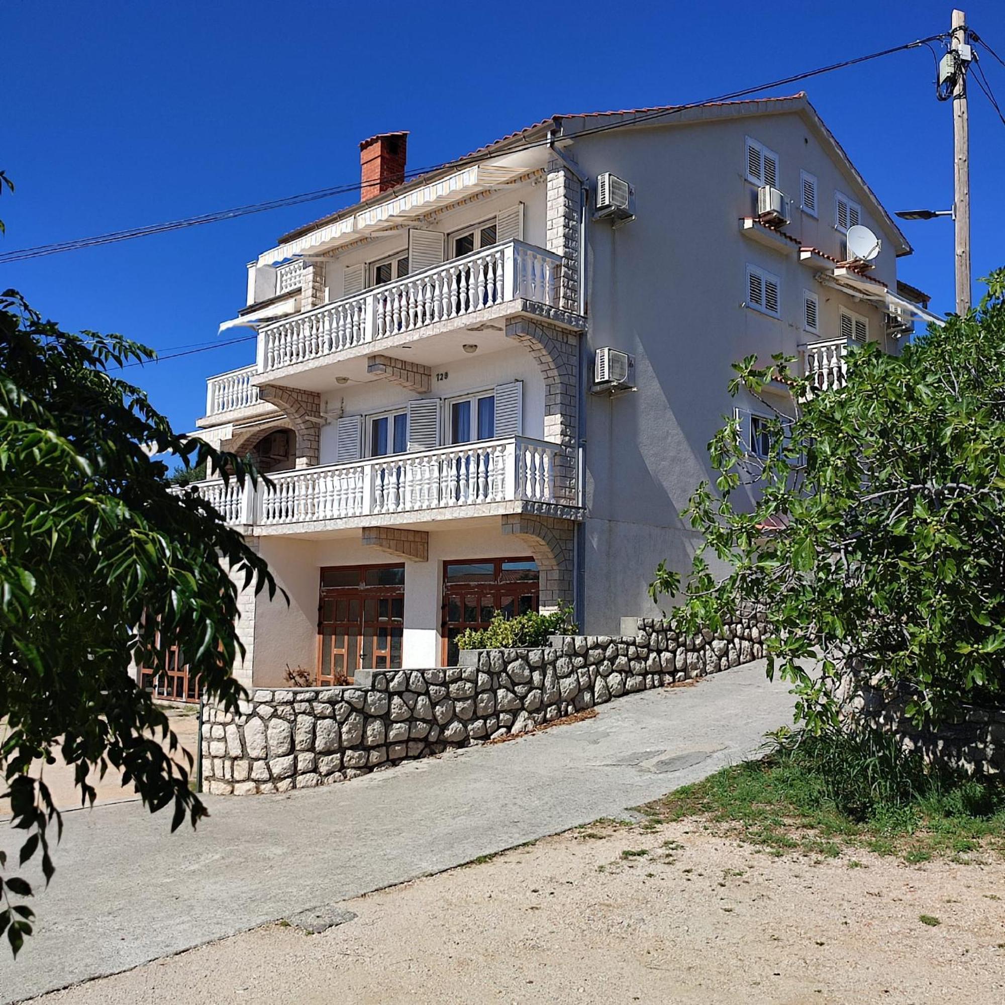 Apartments Vuksan Rab Town Ngoại thất bức ảnh